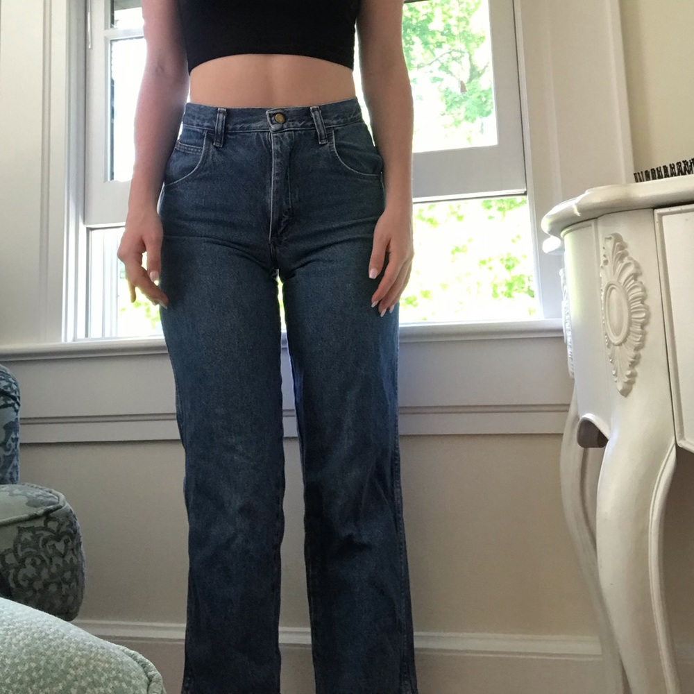 realllly cute dark blue mom jeans!!! a basic need!